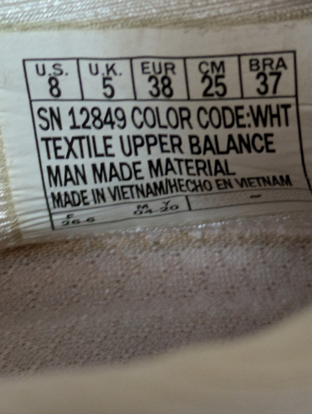 Skechers White & Cream Slip-On Sneakers. Size 8 - Picture 9 of 10
